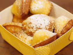 Dominique Ansel Bakery / 出来立てを週末のみ販売。あの有名レストランのマドレーヌをお気軽に。