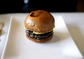 LA発の旨み!!　大人気のハンバーガーショップが遂にマンハッタンに上陸「Umami Burger」