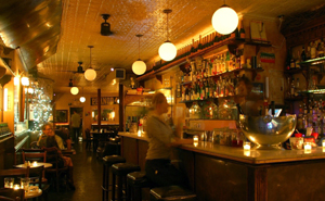バーレスクを楽しめるフレンチビストロへ！ | ニューヨークのレストラン・食事情報サイト PECOPECO! (ペコペコ! )